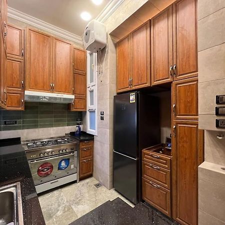 Authentic 3Br Apartment In Downtown, Кайро Екстериор снимка