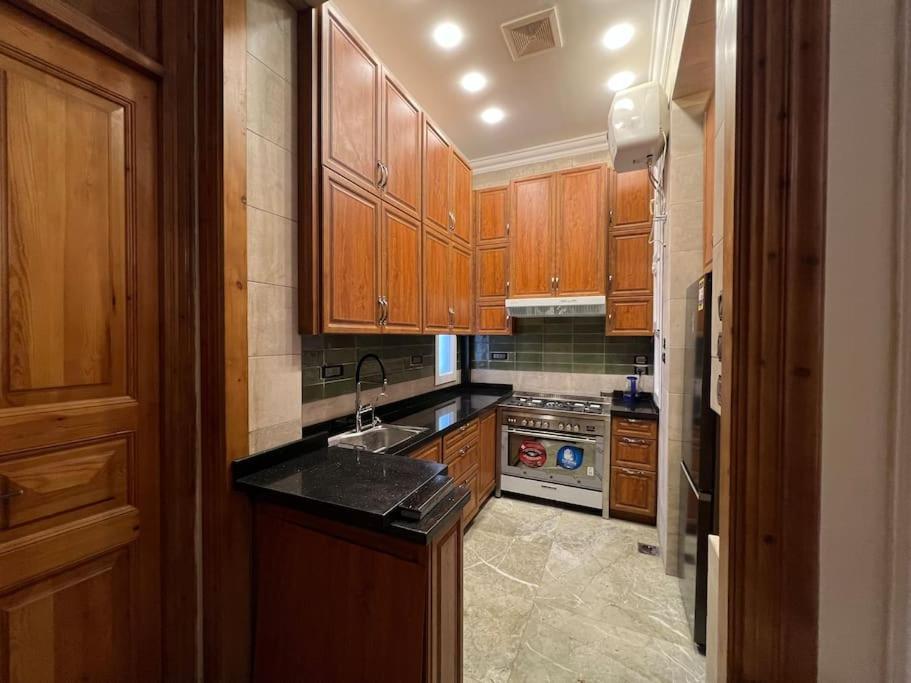 Authentic 3Br Apartment In Downtown, Кайро Екстериор снимка