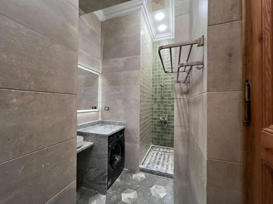 Authentic 3Br Apartment In Downtown, Кайро Екстериор снимка