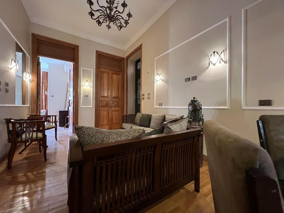 Authentic 3Br Apartment In Downtown, Кайро Екстериор снимка