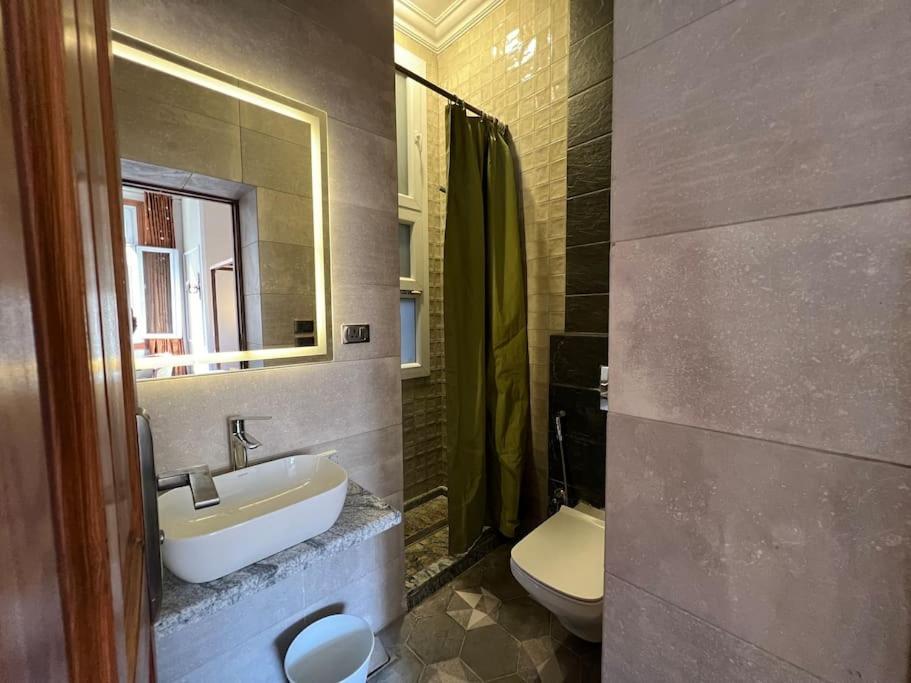 Authentic 3Br Apartment In Downtown, Кайро Екстериор снимка