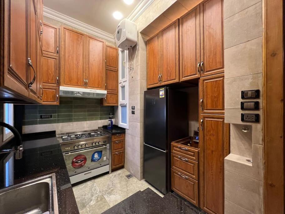 Authentic 3Br Apartment In Downtown, Кайро Екстериор снимка